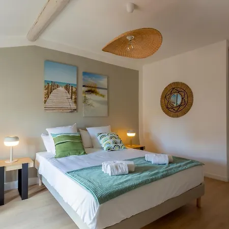Chez Sylvie - Etonnante Maison Climatisee Dans Les Remparts Aigues-Mortes