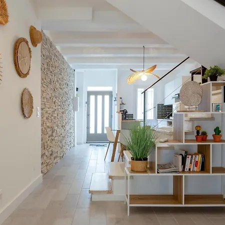 Chez Sylvie - Etonnante Maison Climatisee Dans Les Remparts Aigues-Mortes