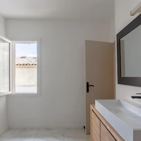 بيت للعطل Chez Sylvie - Etonnante Maison Climatisee Dans Les Remparts *